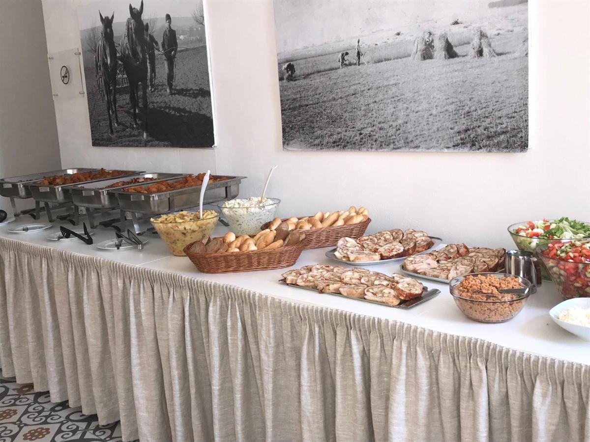 Cett Hotell Náměšť nad Oslavou Exteriör bild