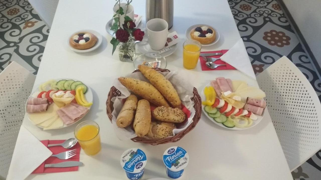 Cett Hotell Náměšť nad Oslavou Exteriör bild
